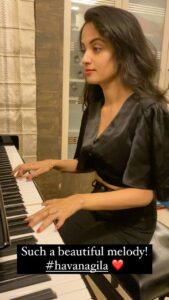Ketaki Mategaonkar Instagram - Such a beautiful melody!
Thought of sharing With you.☺️
#havanagila 

#reels #music #reelsindia #reelitfeelit #reelsviral #explorepage #trendingreels #reelsinstagram