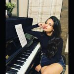 Ketaki Mategaonkar Instagram - Me when they say “Okay ketaki , play the whole piece now in one go”.😂💜 #midmusiccrises
