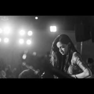 Ketaki Mategaonkar Instagram - Some snippets from the recent concert in Pune❤️ What a blast, packed audience! 
.
📸: @akki_paranjape_ 
.
#ketakimategaonkar #event #singersongwriter #actress #chalahawayeudya