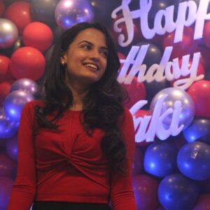 Ketaki Mategaonkar Instagram - For the past few years it has been extremely special for me to celebrate my birthday every year with my well wishers and my fans🤗. But due to the Pandemic I couldn’t meet them for the past 2 years and this was bothering me. I missed you all. This year I have been busy with my shoot and my mother asked me to come home for some work.  She took me out, I didn’t know where we were going. Upon reaching I was welcomed by this wonderful group of fans. I couldn’t hide my emotions. They had planned such a beautiful surprise for me. Thank You so so much ‘Ketaki Fakta Tujhyachsathi Group’ for making my day soooo special . I love you all from the bottom of my heart.❤️. I am because of you my fans.

गेल्या काही वर्षांपासून माझा वाढदिवस माझ्यासाठी खूप खास बनलाय, कारण मी तो माझ्या well wishers आणि फॅन्स सोबत सेलिब्रेट करते. 🤗 पण कोरोना असल्याने मी त्यांना दोन वर्ष भेटू नाही शकले . ह्या वर्षी मी शूटिंग मध्ये व्यस्थ होते आणि आईने काहीतरी कामासाठी घरी बोलावलं. आम्ही दोघी बाहेर गेलो, आणि मला माहीत नव्हतं की आम्ही कुठे जात आहोत. पोहोचल्या नंतर एकदम खूप साऱ्या फॅन्स कडून माझं स्वागत झालं . त्यांनी खूप काही surprises plan केले होते. माझा दिवस खास बनवण्यासाठी "केतकी फक्त तुझ्यासाठी " ग्रुप चे मी खूप खूप आभार मानते. तुम्ही सगळे  फॅन्स माझे खूप लाडके आहात. ♥️मी जे काही आहे ते तुमच्यामुळेच आहे.

@wanderwithseaa @the_daily_baker_official 

#ketakimategaonkar #latepost #birthdaypost