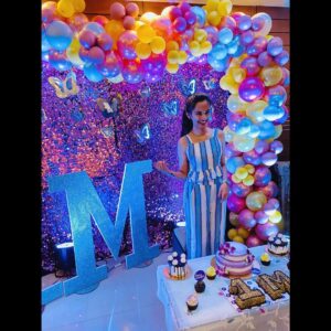 Ketaki Mategaonkar Instagram - We are now a family of 1 million on Instagram! And more. Still growing .
The Love that  I always receive is a million times more from each one of you ! Thankyou so much to all my fans for so much love and for your loyalty. I do see all your posts , photos, comments , ! It makes my heart happy! 
I love you all! 💜❤️🥰
Thank you so much @the_daily_baker_official @mrs_prajakta for wonderful cakes and @mr_events08 for this beautiful decoration ❤️
And ofcourse Big Thanks to @instagram 😊