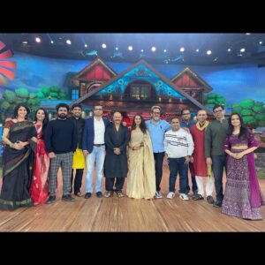 Ketaki Mategaonkar Instagram - Incredible Time With Incredible People ☺️💜
Don’t forget to watch Chala Hawa Yeu Dya tomorrow!

#ketakimategaonkar #panghrun #chalahawayeudya #laugh #funtime
