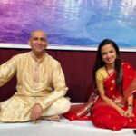 Ketaki Mategaonkar Instagram - One of the most amazing concerts! What a divine experience it was to perform in Panvel yesterday! “ABHANGRANG” It was an absolute honor to share the stage with the great artist @anandbhateofficial Anand dada. 😇 Amazing audience and wonderful team of musicians @adityaoke @prasadpadhye @suryakant_surve @vighnesh_joshi_official. #concert #abhangrang