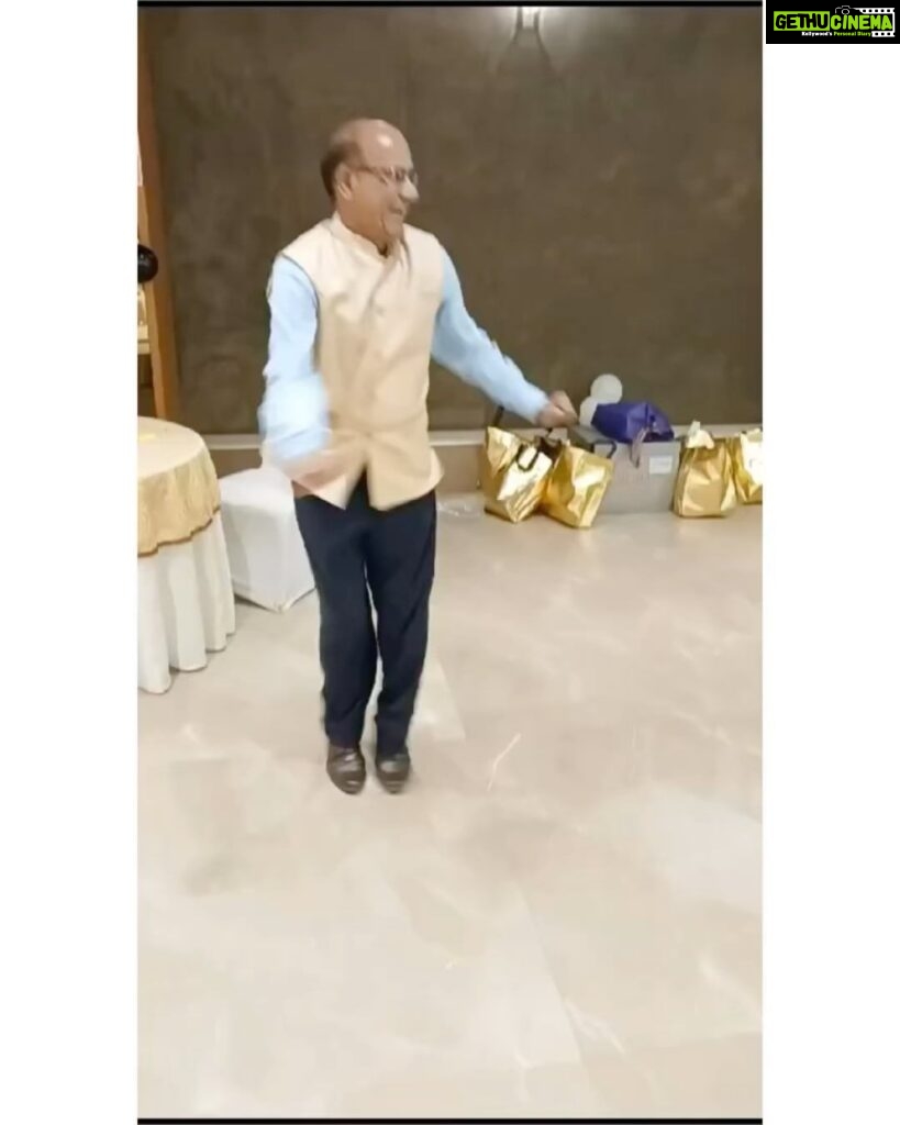 Kirti Kulhari Instagram - I owe my #dancingskills .. oops #jumpingskills to my dearest #dad #retiredcommander #krkulhari 😍🤪😂🥰❤️and singing this beautiful song beautifully is #retiredcommander #mrsharma uncle 😍🤗❤️ My dad with his batchmates in #insvalsura ❤️ They were all together there more than 45 years back.. time flies and how.. they all met with their #betterhalves to celebrate life and #relive #oldtimes .. #godblessyouall 💗