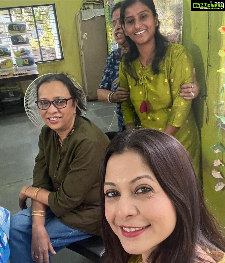 Koel Mallick Instagram - Its been a very special day, celebrating Bhaiphota with my specially abled brothers of Marudyan shelter… Wishing everyone absolute well-being….love happiness & peace 😇 @iswarsankalpango #bhaifota #love #bonding #blessing