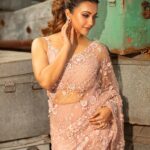 Koushani Mukherjee Instagram - A Saree Isn’t Option It’s Priority !!!! Styling @stylebysumit Hair @moumitasani Makeup @makeupartist.sourab Pic Courtesy @sayantan_dutta_photography For the promotions of #AbarProloy which premieres from 11th Aug only on @zee5