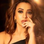 Koushani Mukherjee Instagram - Setting Ur Attention Right MUA @sahababusona Hair @ginni_love21 Styling @stylebysumit @tanideas Photography @abhinaskarphotography Location @jwkolkata Outfit @shiprakarnaniofficial Jewellery @aurumdesigns