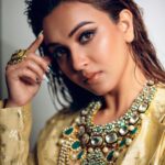 Koushani Mukherjee Instagram - ROYALTY MUA @sahababusona Hair @ginni_love21 Styling @stylebysumit Clicked by @abhinaskarphotography Outfit @kritikamurarka Jewellery @sawansukhaindia JW Marriott Hotel Kolkata