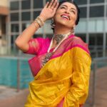 Kranti Redkar Instagram – ये लक्ष्मी ,ये सरस्वती 
यही दुर्गा का अवतार है 
ये अनुसूया, यही सावित्री 
यही काली रूप का वैभव है 
नारी शक्ति को प्रणाम 
दुर्गा  माँ को वंदन 

Saree: @kapsepaithaniofficial 

Stylist : @saileerajpurenagane 

Blouse : @veushalee_fashion_studio

Jewellery : @sorayaajewels_

Hair : @reshmachaugule2511

Photography :  @vilas__000