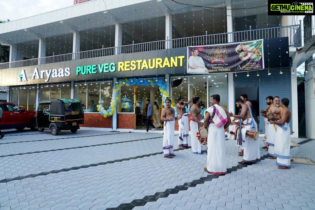 Krishna Praba Instagram - Hotel #aryaaspurevegetarianrestaurant Kolenchery, Inauguration #foodie #veg #vegetarian #aryaas #pure #food Kolenchery, India