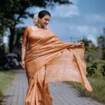 Krishna Praba Instagram - My favourite #tussarsilk #saree from @mayoorikha_kochi .📸 @sharath._.babu._ @l4lavendermedia . . #saree #sareelove #fashionmodel #fashion #traditional #silk #silksarees #silkpress #silkscreen #silksaree
