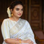 Krishna Praba Instagram - ചിങ്ങം 1 ഹൃദയം നിറഞ്ഞ പുതുവത്സരാശംസകൾ 🌼 @nakshatragoldanddiamonds @mayoorikha_kochi @kondai_lip_resort @hospitalityevolve @l4lavendermedia #onam #chingam1 #newyear #happiness #celebrate #celebration #white