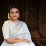 Krishna Praba Instagram - ചിങ്ങം 1 ഹൃദയം നിറഞ്ഞ പുതുവത്സരാശംസകൾ 🌼 @nakshatragoldanddiamonds @mayoorikha_kochi @kondai_lip_resort @hospitalityevolve @l4lavendermedia #onam #chingam1 #newyear #happiness #celebrate #celebration #white