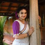Krishna Praba Instagram - Live life to the fullest,and focus on the positive 💜💜💜 Stylist @styling_by_js Boutique @sajawat_designerhub_bridalshop Digital team @l4lavendermedia @abdul_t_rauf Location @kondai_lip_resort @hospitalityevolve #happiness #onam #lifestyle #lifecoach #purple #stylish #style Kondai Lip Backwater Heritage Resort Alappuzha