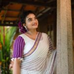 Krishna Praba Instagram - Live life to the fullest,and focus on the positive 💜💜💜 Stylist @styling_by_js Boutique @sajawat_designerhub_bridalshop Digital team @l4lavendermedia @abdul_t_rauf Location @kondai_lip_resort @hospitalityevolve #happiness #onam #lifestyle #lifecoach #purple #stylish #style Kondai Lip Backwater Heritage Resort Alappuzha