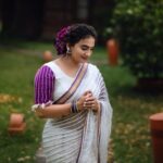 Krishna Praba Instagram - Live life to the fullest,and focus on the positive 💜💜💜 Stylist @styling_by_js Boutique @sajawat_designerhub_bridalshop Digital team @l4lavendermedia @abdul_t_rauf Location @kondai_lip_resort @hospitalityevolve #happiness #onam #lifestyle #lifecoach #purple #stylish #style Kondai Lip Backwater Heritage Resort Alappuzha