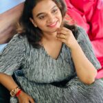 Krishna Praba Instagram - Excuse me..Smile plzzzz 🖤🐼 . . 📸 @hafizmohammedx @l4lavendermedia #smile #therapy #healthy #happiness #life #lifestyle #lifecoach Kochi, India