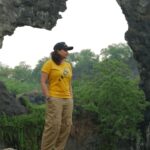 Krishna Praba Instagram - PETTAMALA🗻😍 @hafizmohammedx @sharath._.babu._ #mountains #destination #green #photography #rock