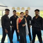 Krishna Praba Instagram - Karu kare karuppayi🖤 with namma boys🤗🤗 Heyyyy its trending guys.. #leo @thandavdanceschool . . . #reelsinstagram #reels #reelitfeelit #reelkarofeelkaro #dancereels #trending Kochi, India