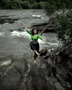 Krishna Praba Instagram - Life is bliss if spent close to Nature

📷  @lijo___paul
@riverinesuites 
#athirapilly 

#athirapallywaterfalls #athirapally #photoshoot #photographylovers #nature #green