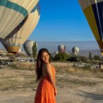 Kritika Sharma Instagram - 🧡✨ grateful! @turquazballoons Outfit @thesushclothing Styled by @_vaishnavii.3011 #travel #cappadocia #hotairballoon #turkey #2023 Cappadocia/Turkey