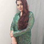 Kushboo Instagram - 💚💚💚 Green Glitter Glam 💚💚💚 #EmeraldEnchantment #GlitteryVibes #SparkleOn #AllThatGlitters #FeelTheMagic #GlamorousMe #FashionistaLife #ReadyToShine #NightOutStyle #TurningHeads #BringingTheGlam #GlitterQueen #FashionStatement #GlowingGreen #LifeInGlitter ✨✨✨ Remember to spread the glittery love and share your green glam looks! 💚