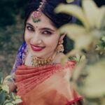 Kushee Ravi Instagram - ❤️ . . . . 📷 @classicframesstudios 💄 @makeovers_by_dhanya 🥻 @anthariya_ 👑 @thespatika