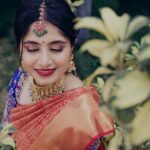 Kushee Ravi Instagram - ❤️ . . . . 📷 @classicframesstudios 💄 @makeovers_by_dhanya 🥻 @anthariya_ 👑 @thespatika