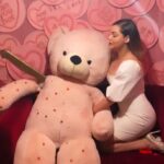 Kyra Dutt Instagram - Love. Sex. American Express! #AntiValentine 💋 PS: Stabbing the Teddy was a bit much! @sohohousemumbai 🔪🧸💔 Red Room Of Pain