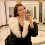 Kyra Dutt Instagram - “When the friends are gone! When the party is over! We will still belong to each other...” Havin a deep moment with myself after I returned from the party & found this gorgeous mirror in the lobby. My mom screaming in the background from the lift to hurry the eff up! Fairy tale life!✨