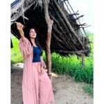 Lahari Shari Instagram - Feeling the nature vibes 🌿🌾 Standing under a cozy hut, surrounded by lush greenery. This moment, pure bliss! ❤️🌻💃 Designer and Stylist : @adamohyd Photographer : @troyphotographyofficial #FarmLife #NatureLover #FeelingBlessed #FarmVibes #BlessedVibes #PositiveThoughts #PosingGoals #positivity #lovemylife #lovemyself #lifeisbeautiful Hyderabad
