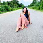 Lahari Shari Instagram - Feeling the nature vibes 🌿🌾 Standing under a cozy hut, surrounded by lush greenery. This moment, pure bliss! ❤️🌻💃 Designer and Stylist : @adamohyd Photographer : @troyphotographyofficial #FarmLife #NatureLover #FeelingBlessed #FarmVibes #BlessedVibes #PositiveThoughts #PosingGoals #positivity #lovemylife #lovemyself #lifeisbeautiful Hyderabad