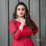 Lakshmi Nakshathra Instagram - Red is a bit of everything: kinda classy, kinda crazy. 📸. @imagiophotography_official Outfit: @acornfashionlines Stylist : @stylewithandriya Muah @mukeshmuralimakeover Asst. @arjunarju111 Jwlry : @goodwillcollectionskerala #lakshminakshathra
