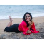 Lakshmi Priyaa Chandramouli Instagram - Hello, it's been a while! 🌶️ Shot by the brilliant @madwhoworks #PhotoShoot #ActorsLife #KollywoodActress #TamilActress #TamilPonnu #SelfStyling #SelfMakeUp #LakshmiPriyaaChandramouli #WorkLife #Experiments #GratitudeAlways #GratitudeAllDayEveryDay #EcrPhotoShoot #DreamWithoutFear #LoveWithoutLimits #BeachLife ECR