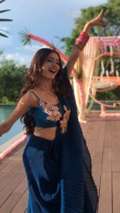 Leena Jumani Instagram - Stranger😏

#reels #reelitfeelit #reelkarofeelkaro #justforfun😂