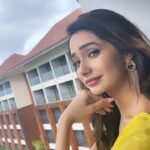 Leena Jumani Instagram - Are you a filmy person too??? #filmy #differentrolesinlife #reels #reelkarofeelkaro #reelitfeelit #latepost 📷- @iam_reyhna