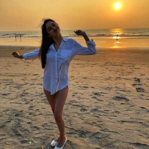Leena Jumani Instagram - Main hoon hi nahi iss duniya ki 😉