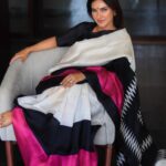 Lisa Ray Instagram - Much more than a glam figure. . Indo-Canadian actress, former supermodel, social activist and author Lisa Ray ( @lisaraniray) in our Rani pure silk Handloom sari. . . Earrings: @shivampanwarjewellery Pic Courtesy: @prerna_saklani_ Makeup: @blushed_by_nupur Location Courtesy: @hyattregencydehradun . . . #thedrapeproject #lisaray #sari #doon #dehradun Hyatt Regency Dehradun