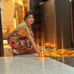 Madhavi Nimkar Instagram - Diwalichy saglyanna Bharbharun shubhetcha !!! 💖🙏🏻 . . #myfevorite #festival #diwali2023 #saree