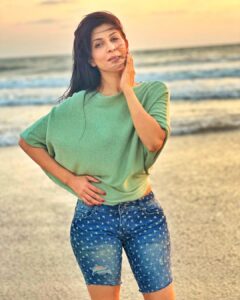 Madhavi Nimkar Instagram - All I need is a good dose of vitamin SEA 😄🌊🛶
.
.
#guhagar #aajol #birthplace