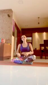 Madhavi Nimkar Instagram - It will take only 5 seconds …
You guys think you can do it too??
.
 If yes then take this #fitnesschallengewithmaadhavi and upload your videos in stories/posts and reels and tag me. I will try my best to share the them as much as I can.
.
Let’s take a step towards fitness.ONE DAY AT A TIME .
.
#fitnesschallenge#fitnesschallengewithmaadhavi#fitnessfreak#fitnessgoals#workoutgoals#
