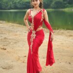 Madhavi Nimkar Instagram - Bold red ❤️💖🌹💕 . . #straprah #dhinchakdiwali #2023 #shalini 🌹 . Makeup by @supriya_pawar_bridal_makeover Style by @theelanstyle Photos by @filmmaker_25 Jewellery by @jizajewellerystudio