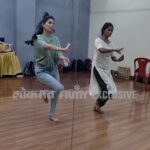 Madhavi Nimkar Instagram - शालिनीच्या डान्स रिहर्सलचे Exclusive BTS #PravahParivaar2023 #परिवारपुरस्कार२०२३ #StarPravah #Madhavinemkar #Lokmat #Lokmatfilmy