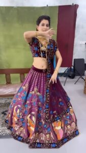 Madhavi Nimkar Instagram - For all reel lovers 💖💕
.
.
#instareels #reellovers❤️ #jewellery #jewelleryshoot #love
Consume & Style by @theelanstyle