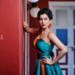 Madhavi Nimkar Instagram - ‘Star pravah parivar puraskar 2023’ 🌸🌸🌸 @star_pravah . . Style by @durggapaithanisbydarshna @durggabydarshana 🤗 . Make up and hair @makeup_artist_priyanka_taras ❤️ @sneha_sanas_makeupartist . Photography 📸@aniket_kadlak_photography_ Jewellery and footwear by @theelanstyle 💎