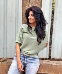 Madhavi Nimkar Instagram - I accept myself as I am 😎
I love the way I look ….💃☺️💞
.
.
#look #instagood #thursday #pic 
🫶🏻