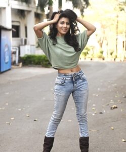 Madhavi Nimkar Instagram - I accept myself as I am 😎
I love the way I look ….💃☺️💞
.
.
#look #instagood #thursday #pic 
🫶🏻