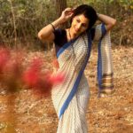 Madhavi Nimkar Instagram - Secret hidden in my heart 🫶🏻🤫😉 Happiness 💃💃 Shalini’s next plan . . #sunday #shooting #shootingtime #instagood #onset