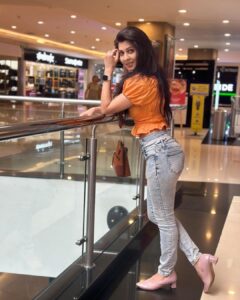 Madhavi Nimkar Instagram - To be beautiful means to be yourself. You don’t need to be accepted by others…

You need to accept yourself 😉😊
.
.
#iamme #truth #motivation #acceptyourself #truethoughts #instagram #instagrampost 
#monday #love
💕
PC - @tanvi_palav.dance 😘