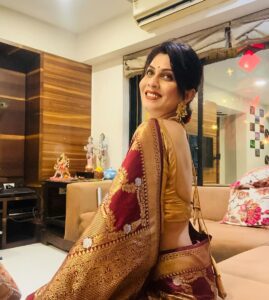 Madhavi Nimkar Instagram - Diwalichy saglyanna Bharbharun shubhetcha !!! 💖🙏🏻
.
.
#myfevorite #festival #diwali2023 #saree